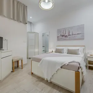 Pensión Victoria Luxury - Downtown