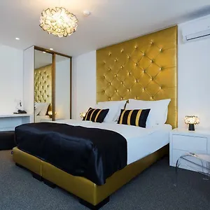 B Gold Luxury krevet i doručak